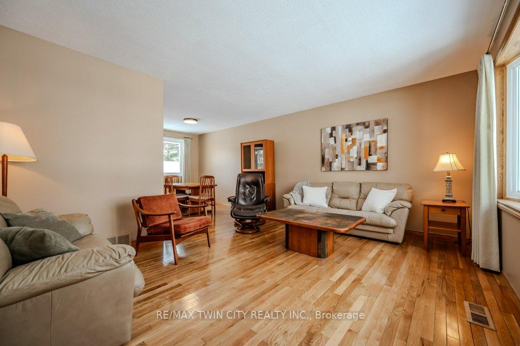Photo 4 of 111 Dunsmere Drive, Kitchener — HOMEH