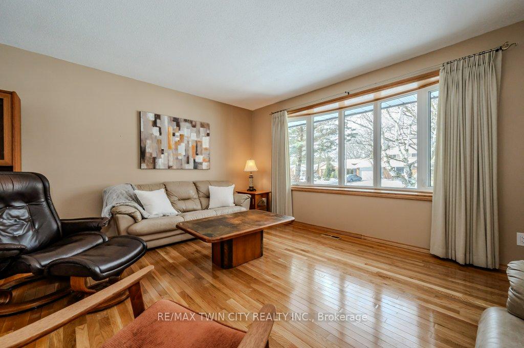 Photo 6 of 111 Dunsmere Drive, Kitchener — HOMEH