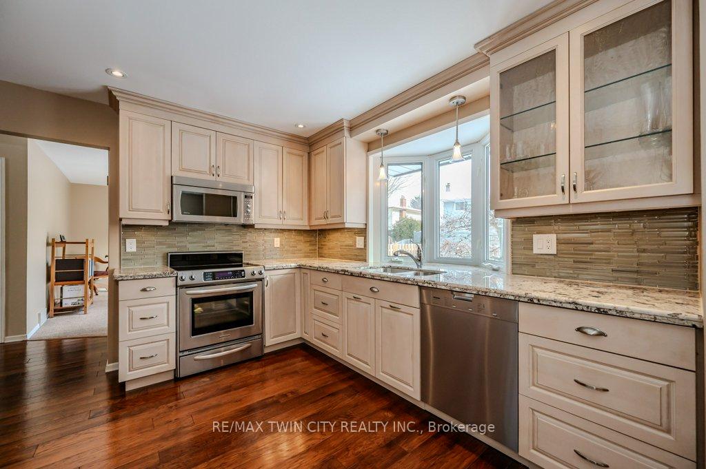 Photo 5 of 111 Dunsmere Drive, Kitchener — HOMEH