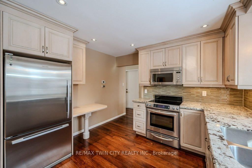 Photo 2 of 111 Dunsmere Drive, Kitchener — HOMEH