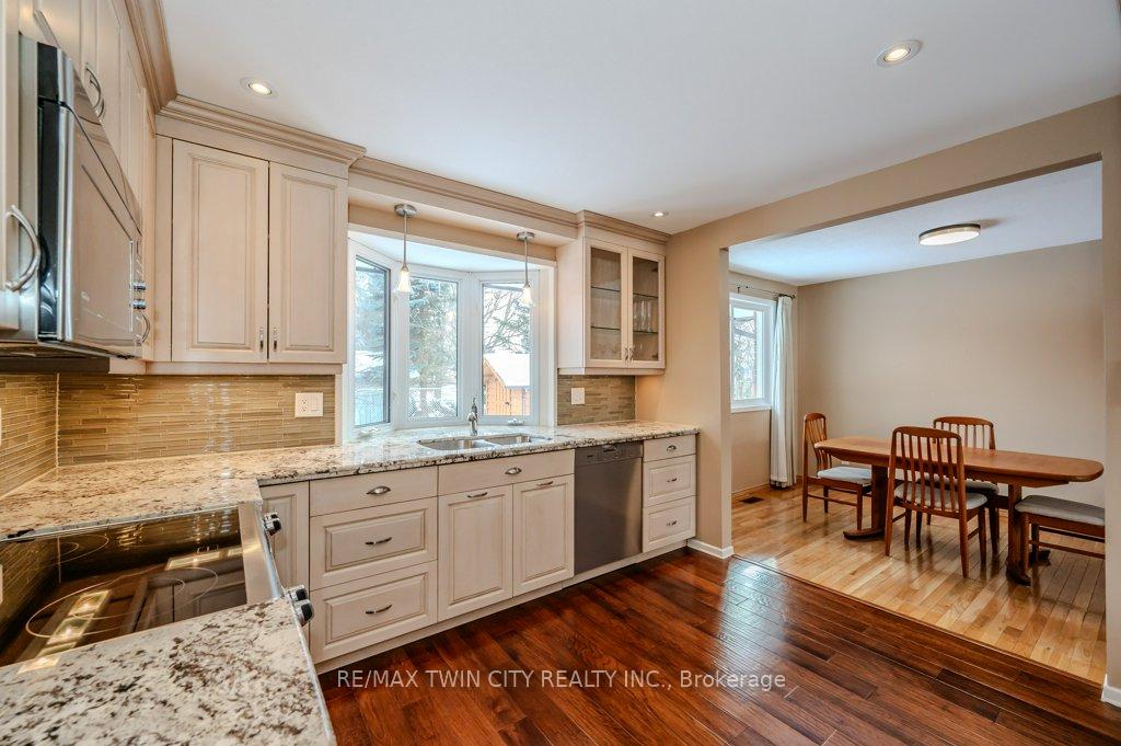 Photo 7 of 111 Dunsmere Drive, Kitchener — HOMEH