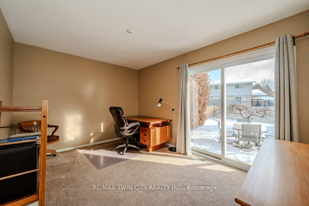 Photo 13 of 111 Dunsmere Drive, Kitchener — HOMEH