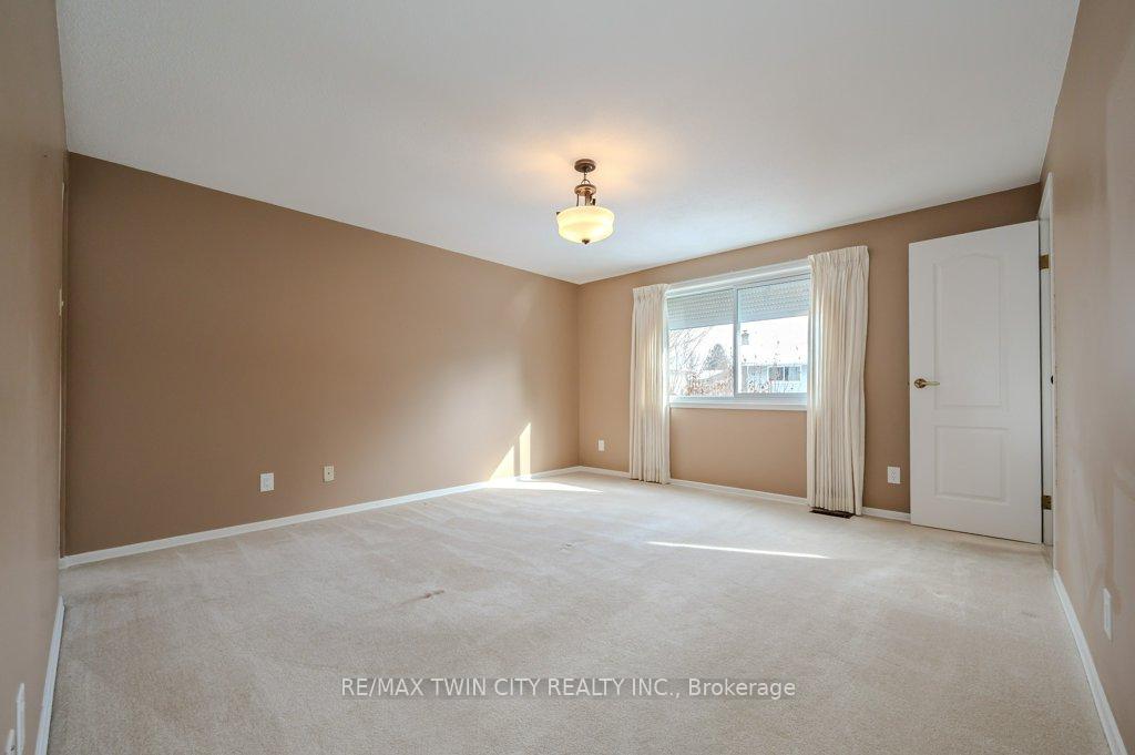 Photo 9 of 111 Dunsmere Drive, Kitchener — HOMEH