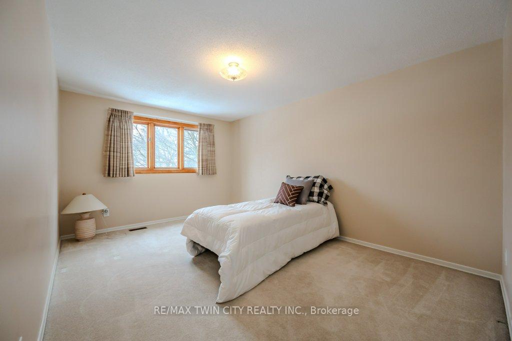 Photo 12 of 111 Dunsmere Drive, Kitchener — HOMEH