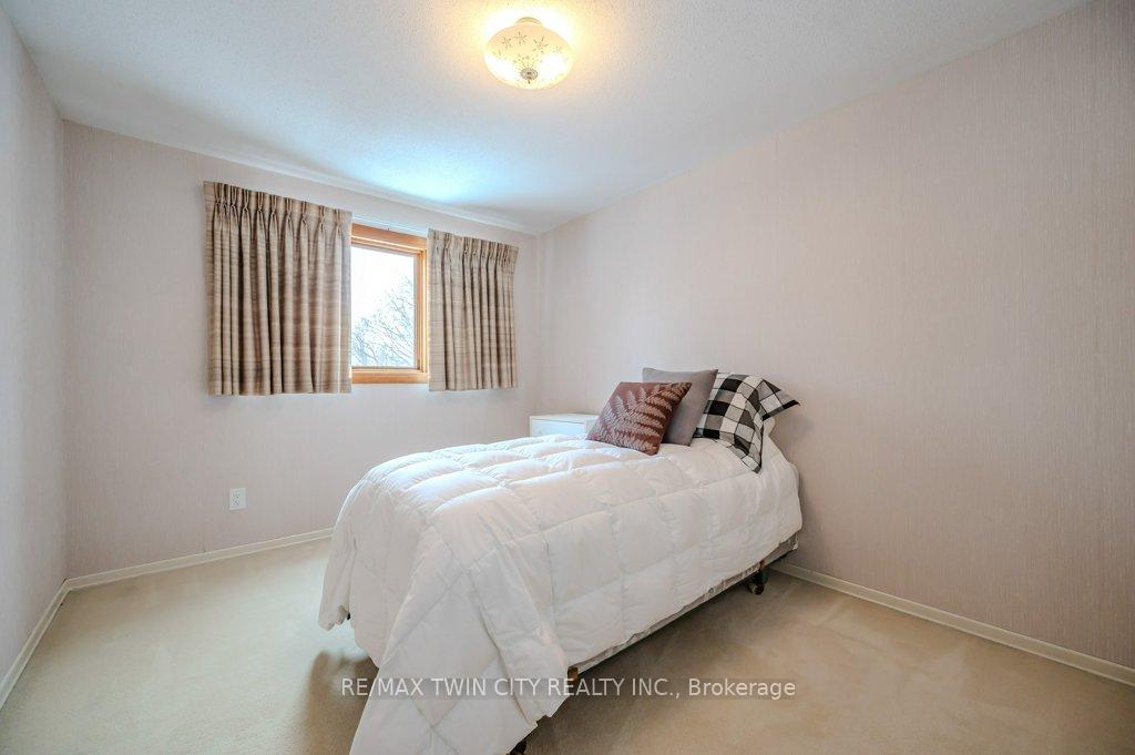Photo 14 of 111 Dunsmere Drive, Kitchener — HOMEH