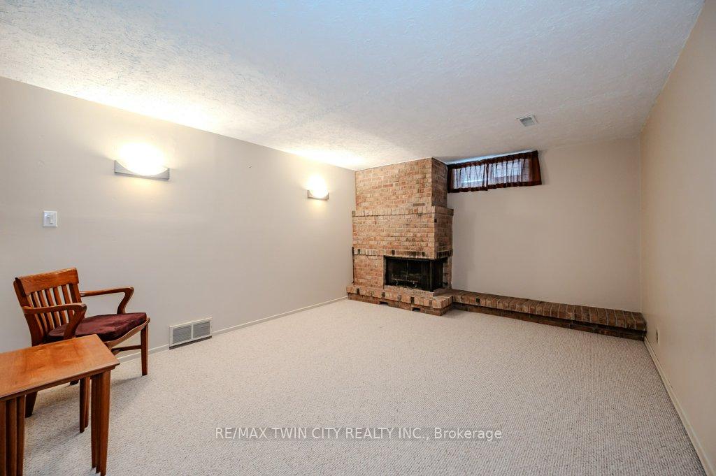 Photo 15 of 111 Dunsmere Drive, Kitchener — HOMEH