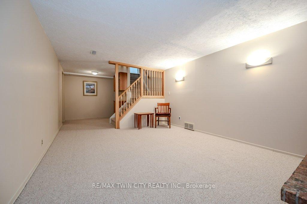 Photo 17 of 111 Dunsmere Drive, Kitchener — HOMEH
