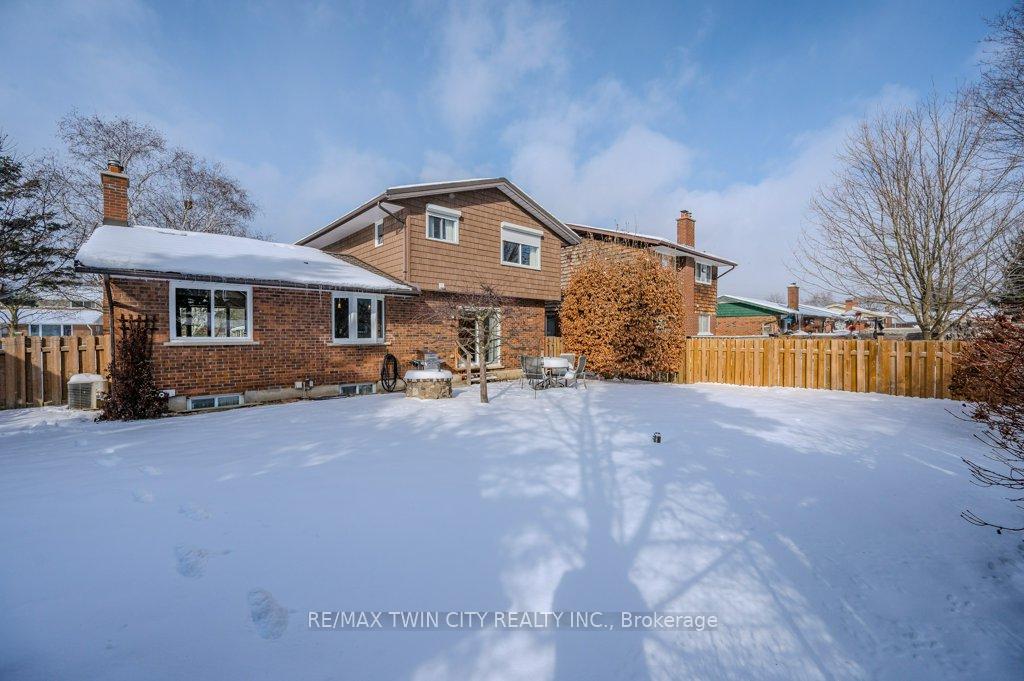 Photo 18 of 111 Dunsmere Drive, Kitchener — HOMEH