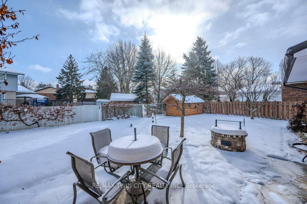 Photo 21 of 111 Dunsmere Drive, Kitchener — HOMEH