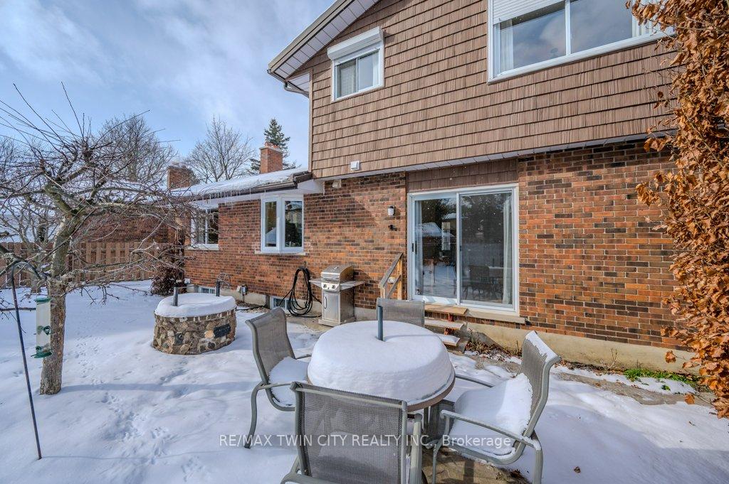 Photo 23 of 111 Dunsmere Drive, Kitchener — HOMEH