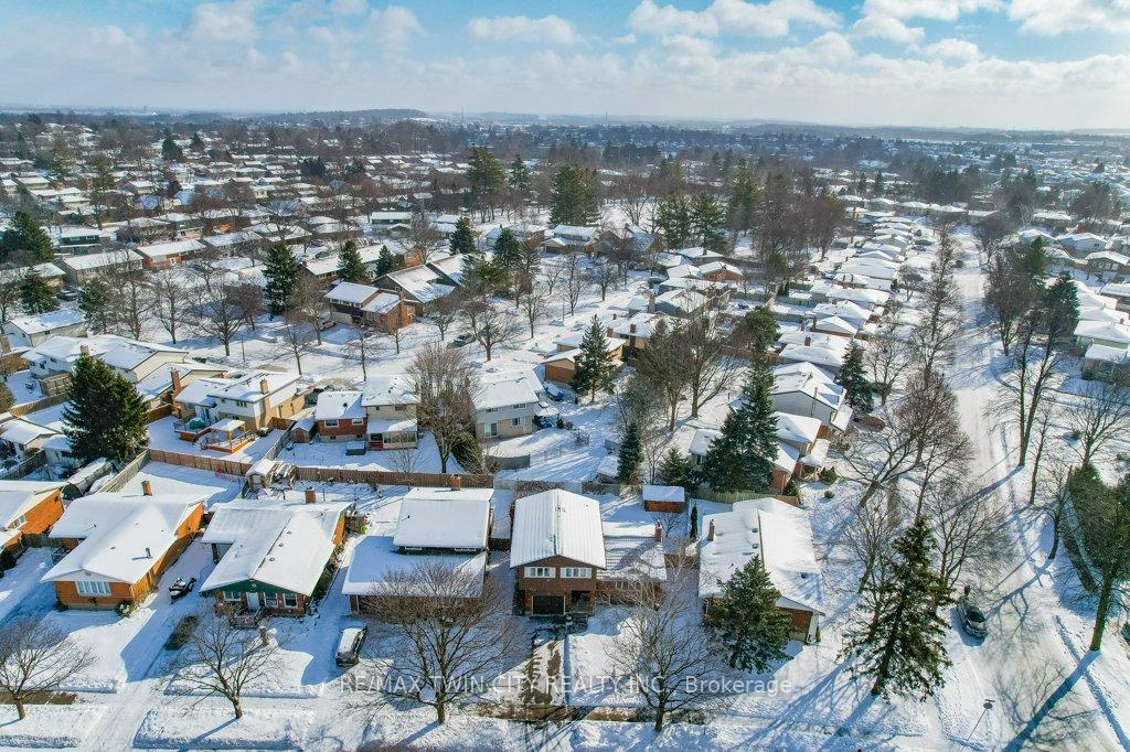 Photo 24 of 111 Dunsmere Drive, Kitchener — HOMEH