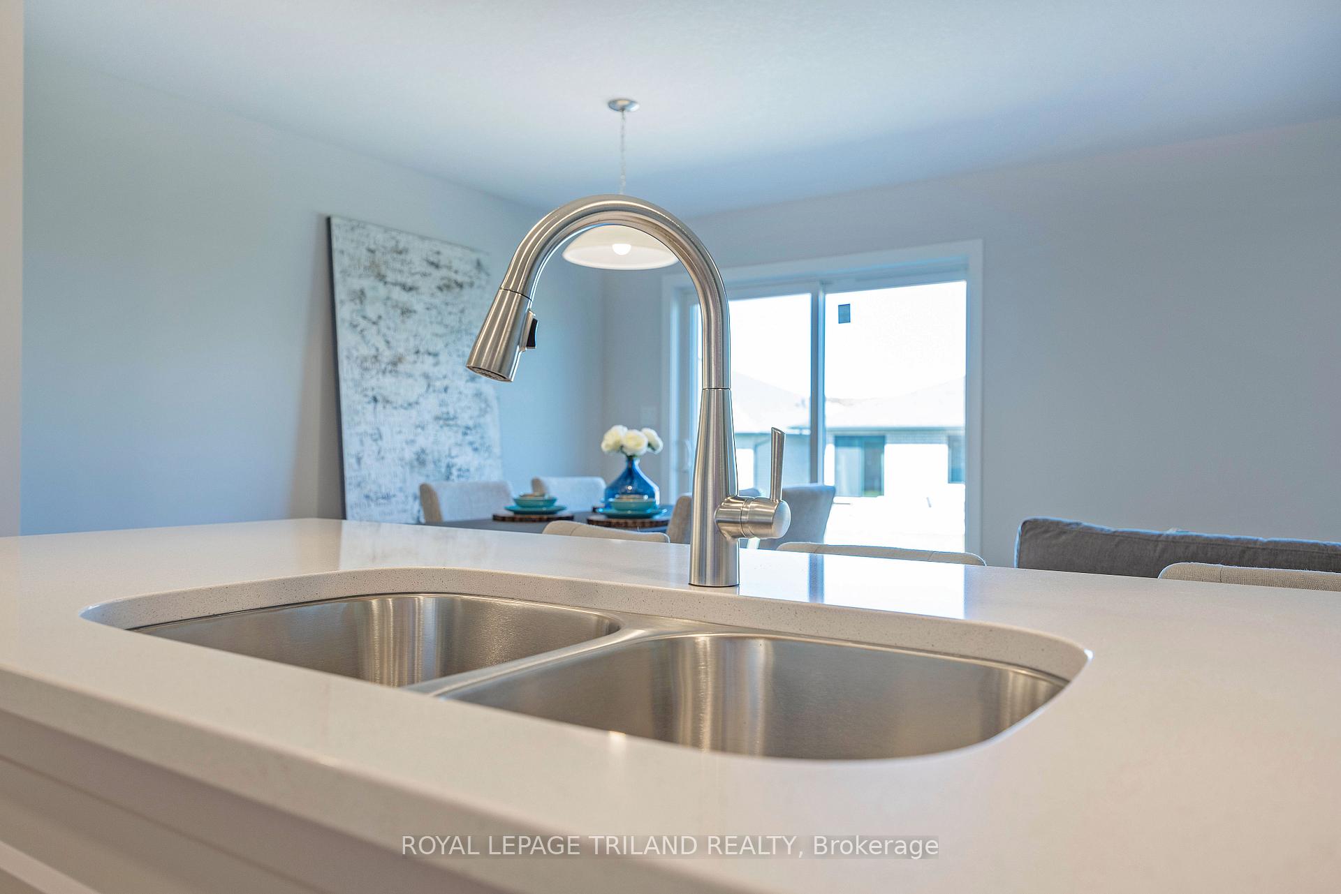 Photo 4 of 43 Silverleaf Path, St. Thomas — HOMEH