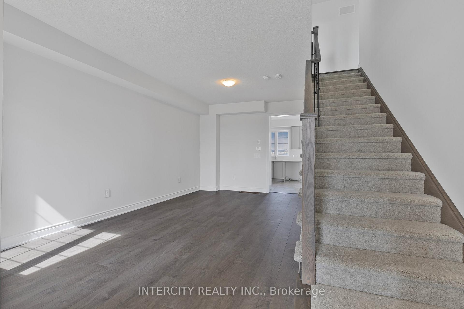 Photo 5 of 7 Avalon Drive, Wasaga Beach — HOMEH