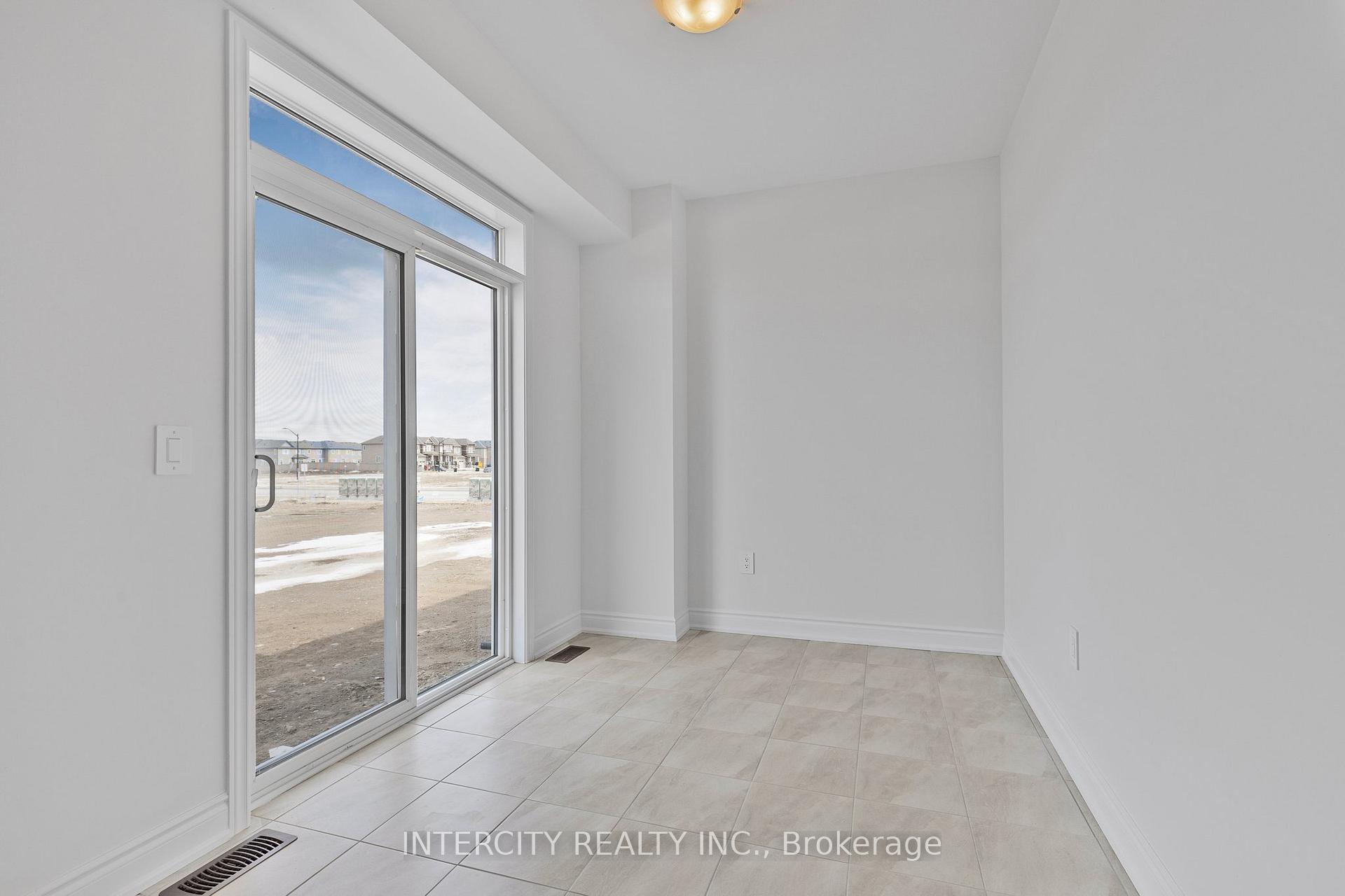Photo 8 of 7 Avalon Drive, Wasaga Beach — HOMEH