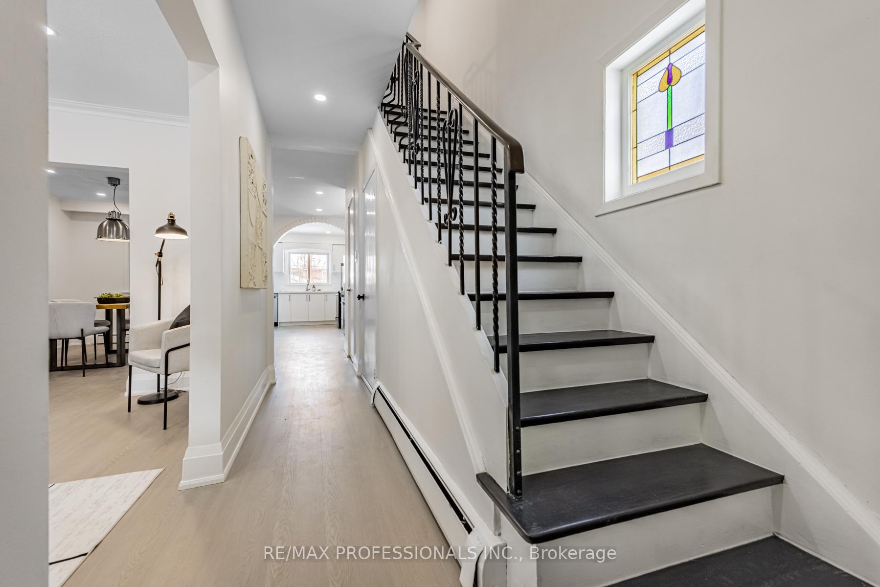 Photo 2 of 118 Holland Park Avenue, Toronto, Oakwood Village — HOMEH