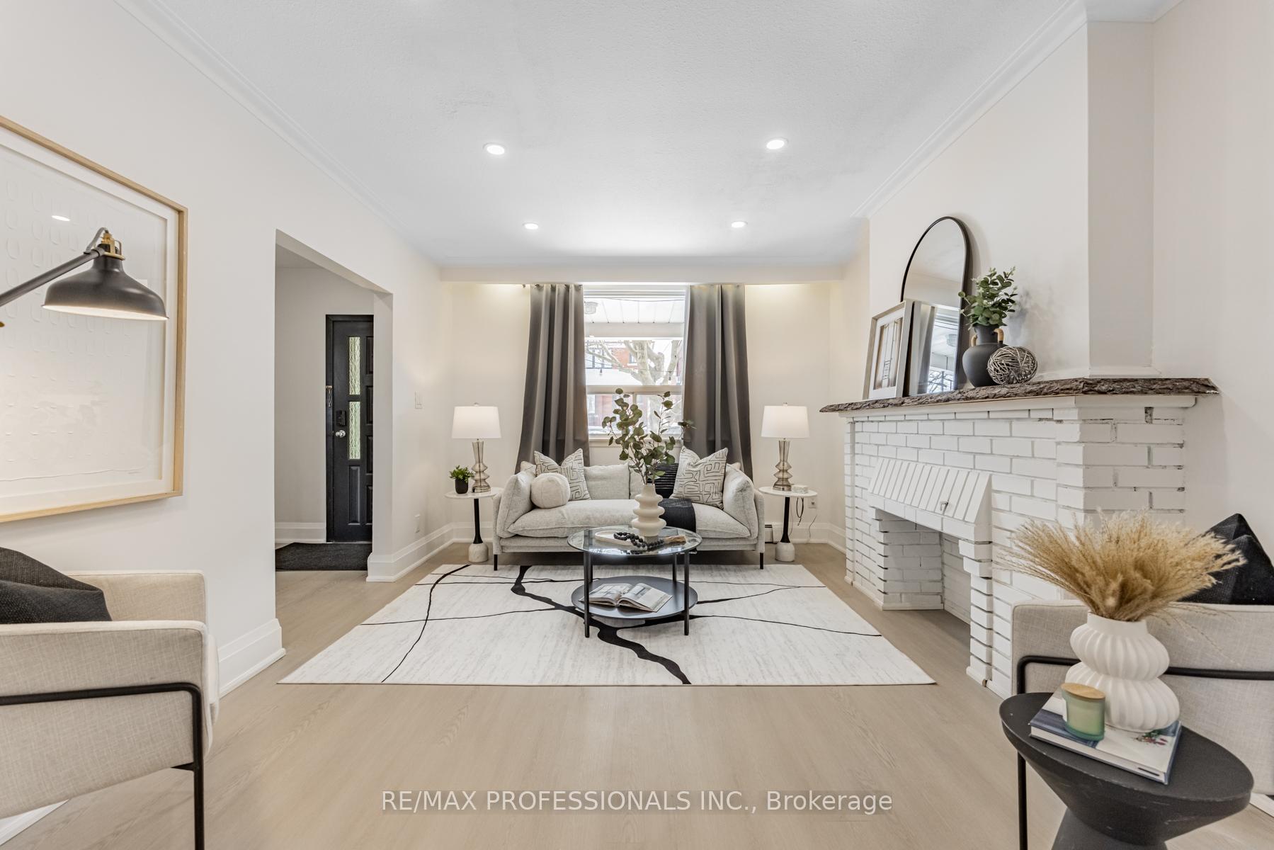 Photo 3 of 118 Holland Park Avenue, Toronto, Oakwood Village — HOMEH