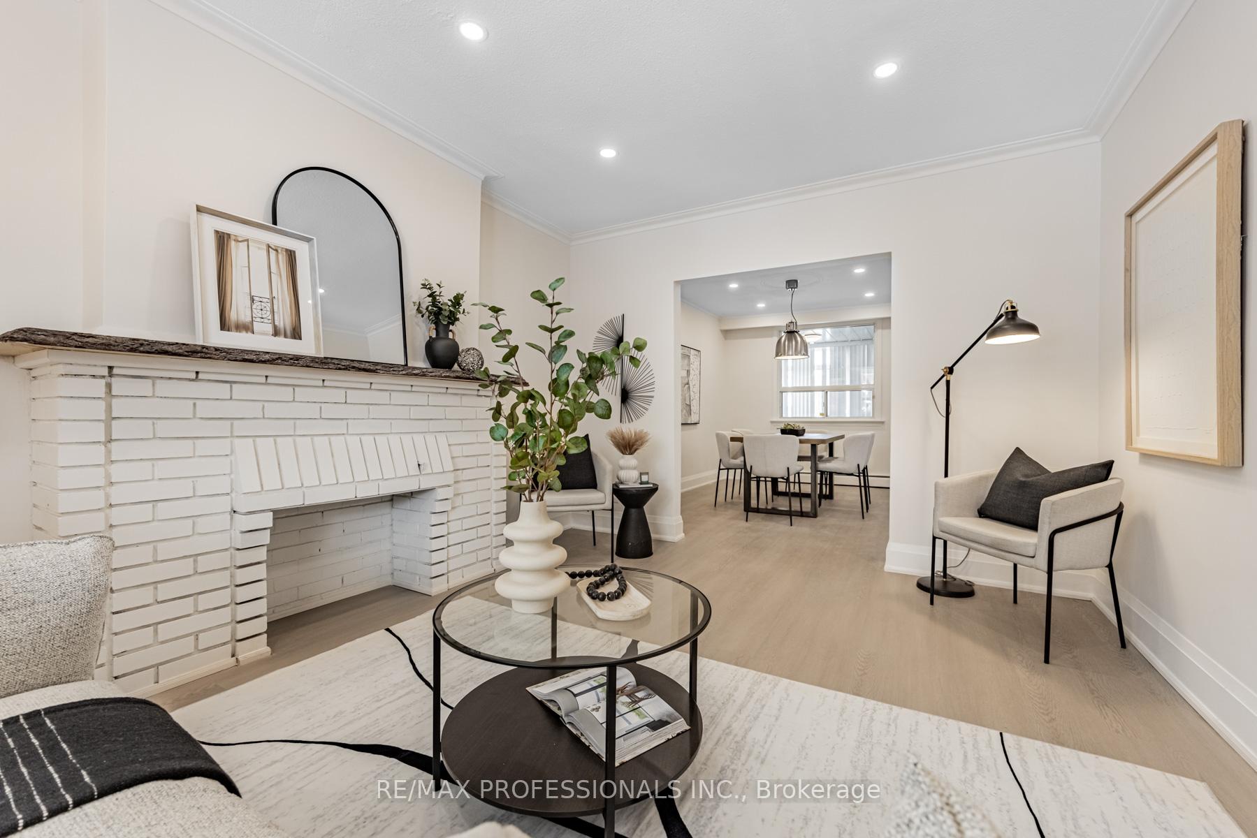 Photo 13 of 118 Holland Park Avenue, Toronto, Oakwood Village — HOMEH