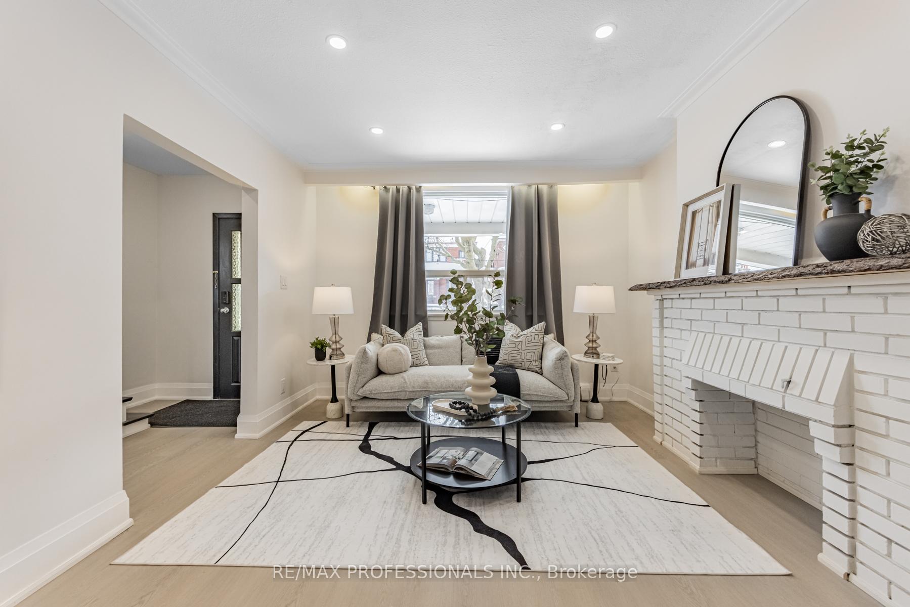 Photo 9 of 118 Holland Park Avenue, Toronto, Oakwood Village — HOMEH