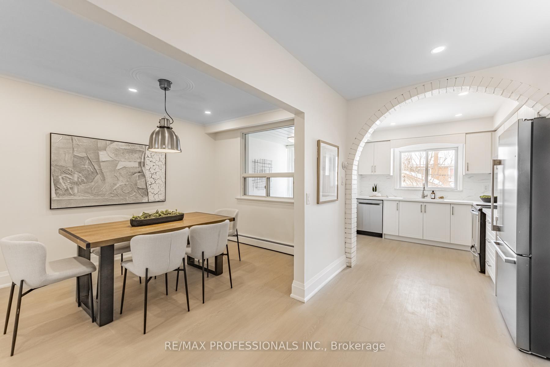Photo 14 of 118 Holland Park Avenue, Toronto, Oakwood Village — HOMEH