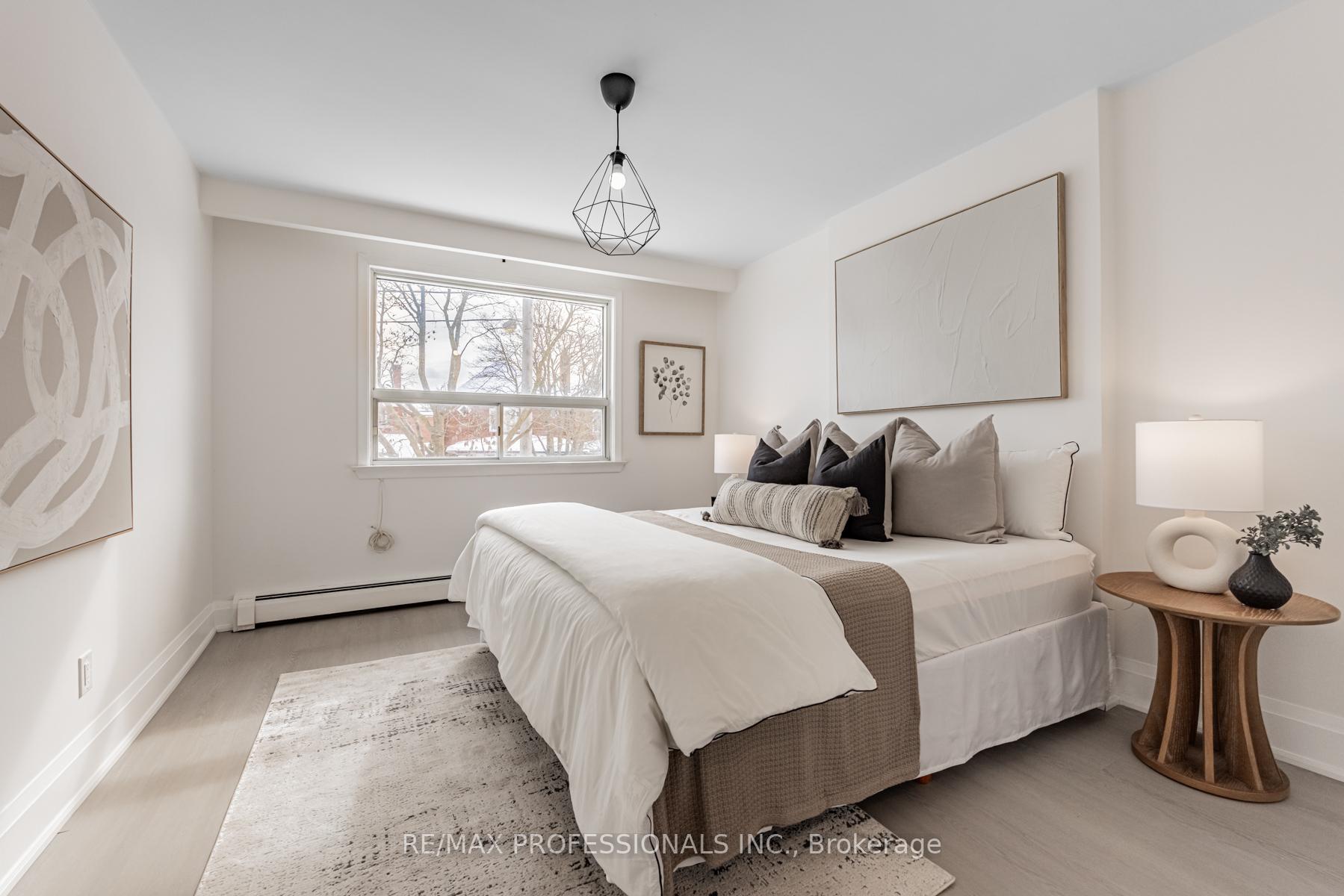 Photo 19 of 118 Holland Park Avenue, Toronto, Oakwood Village — HOMEH