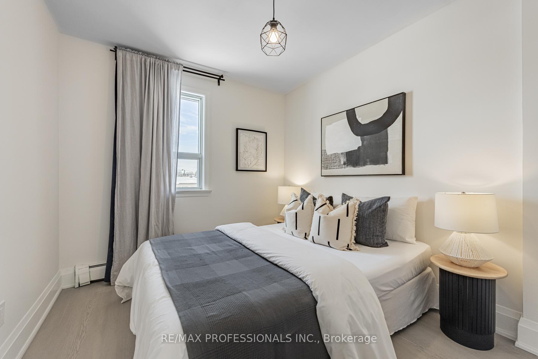 Photo 10 of 118 Holland Park Avenue, Toronto, Oakwood Village — HOMEH