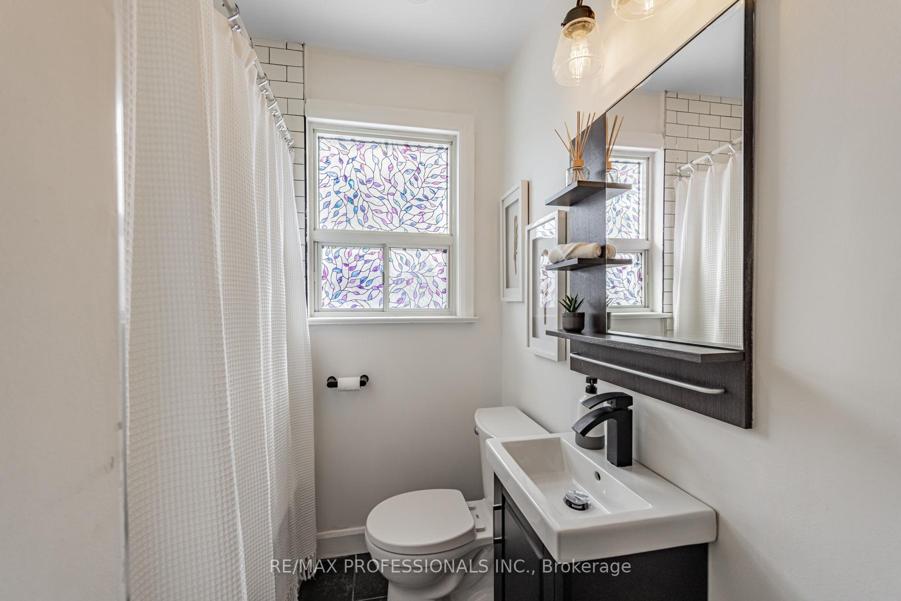 Photo 16 of 118 Holland Park Avenue, Toronto, Oakwood Village — HOMEH