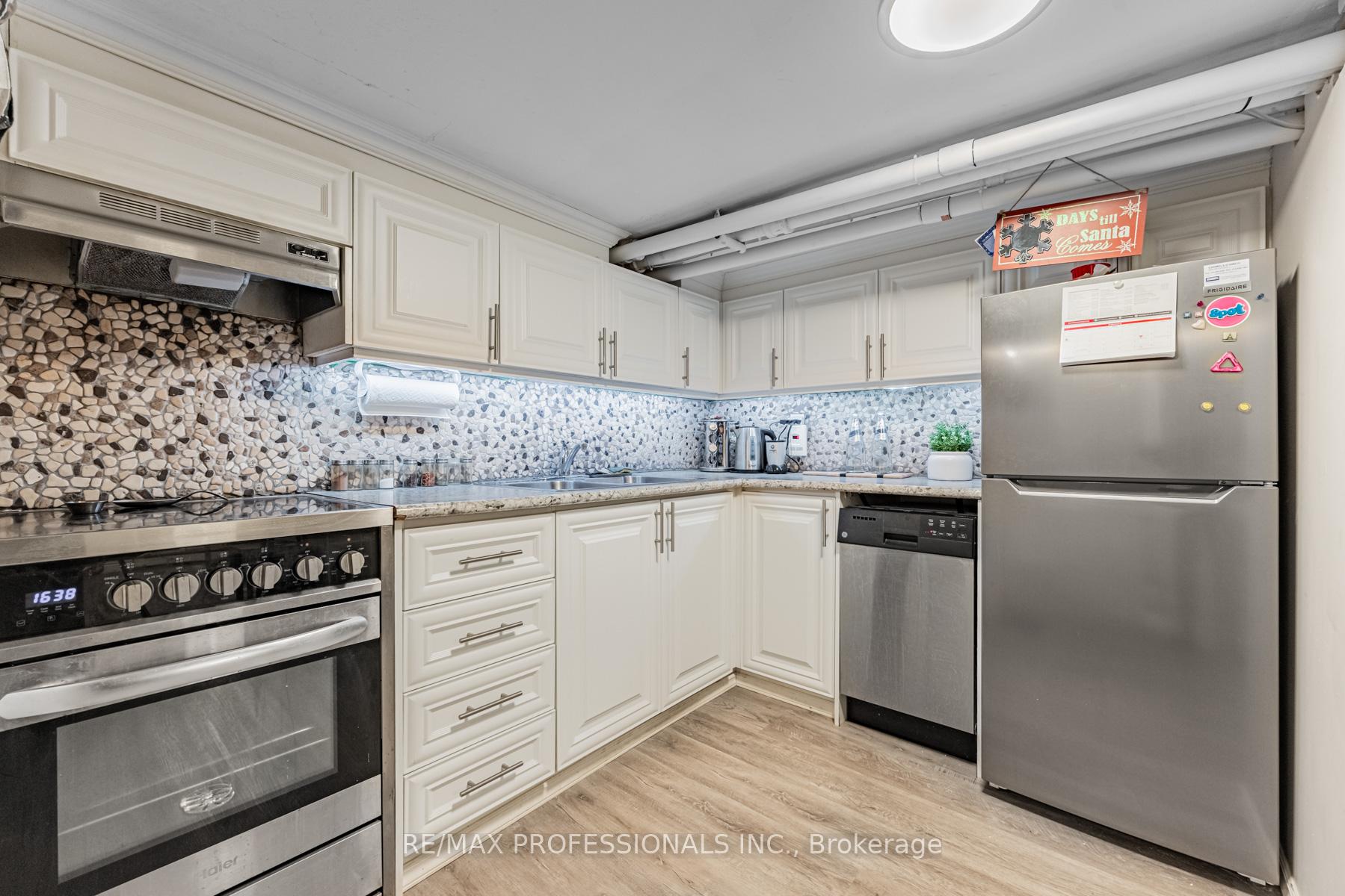 Photo 20 of 118 Holland Park Avenue, Toronto, Oakwood Village — HOMEH