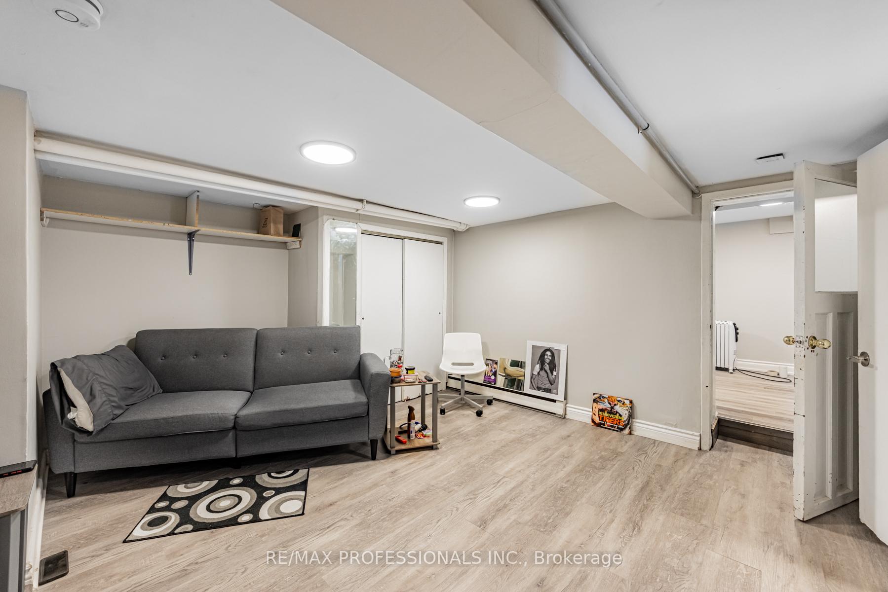 Photo 11 of 118 Holland Park Avenue, Toronto, Oakwood Village — HOMEH