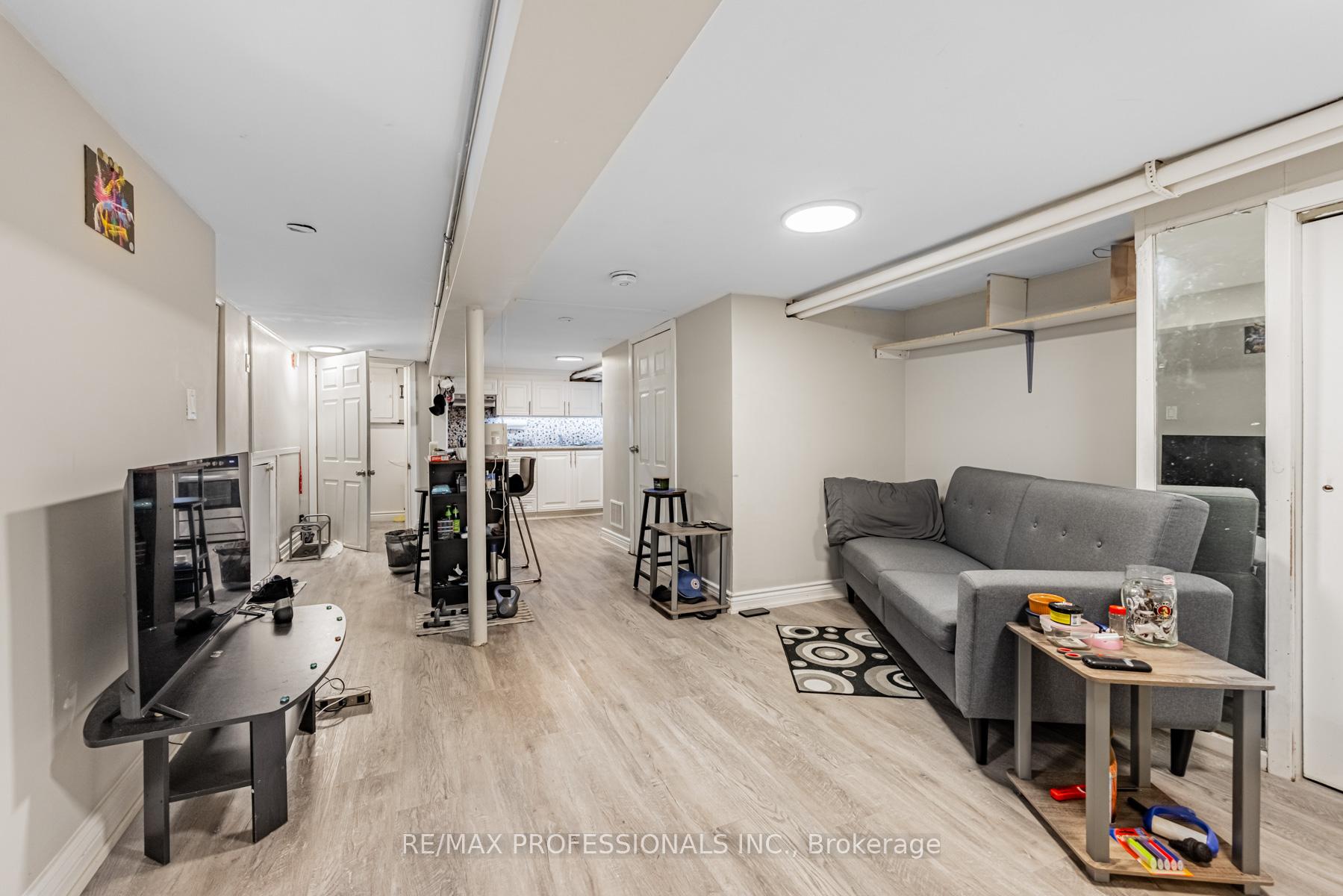 Photo 18 of 118 Holland Park Avenue, Toronto, Oakwood Village — HOMEH
