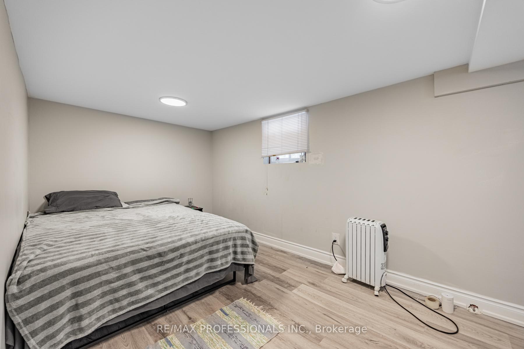 Photo 17 of 118 Holland Park Avenue, Toronto, Oakwood Village — HOMEH