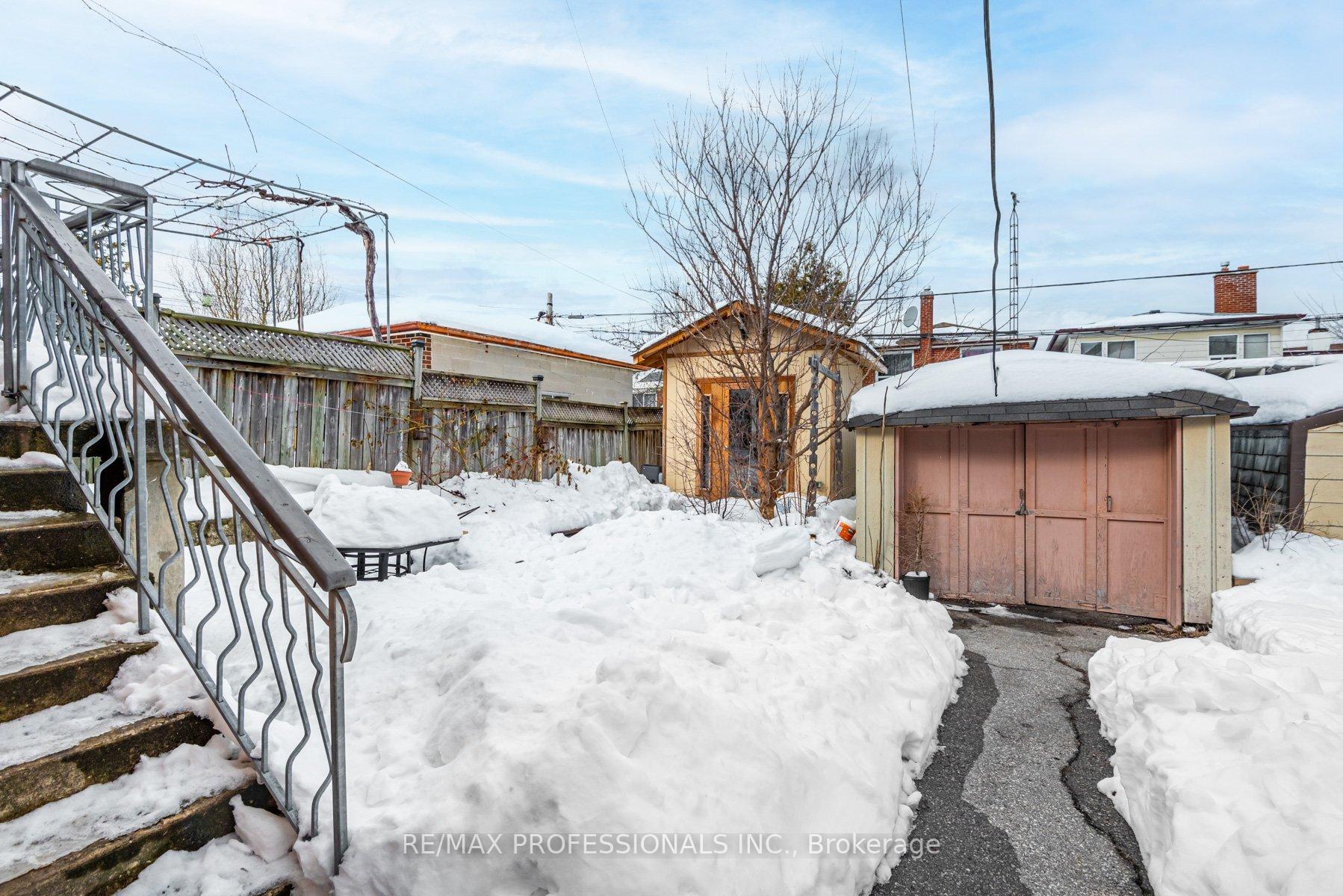 Photo 29 of 118 Holland Park Avenue, Toronto, Oakwood Village — HOMEH