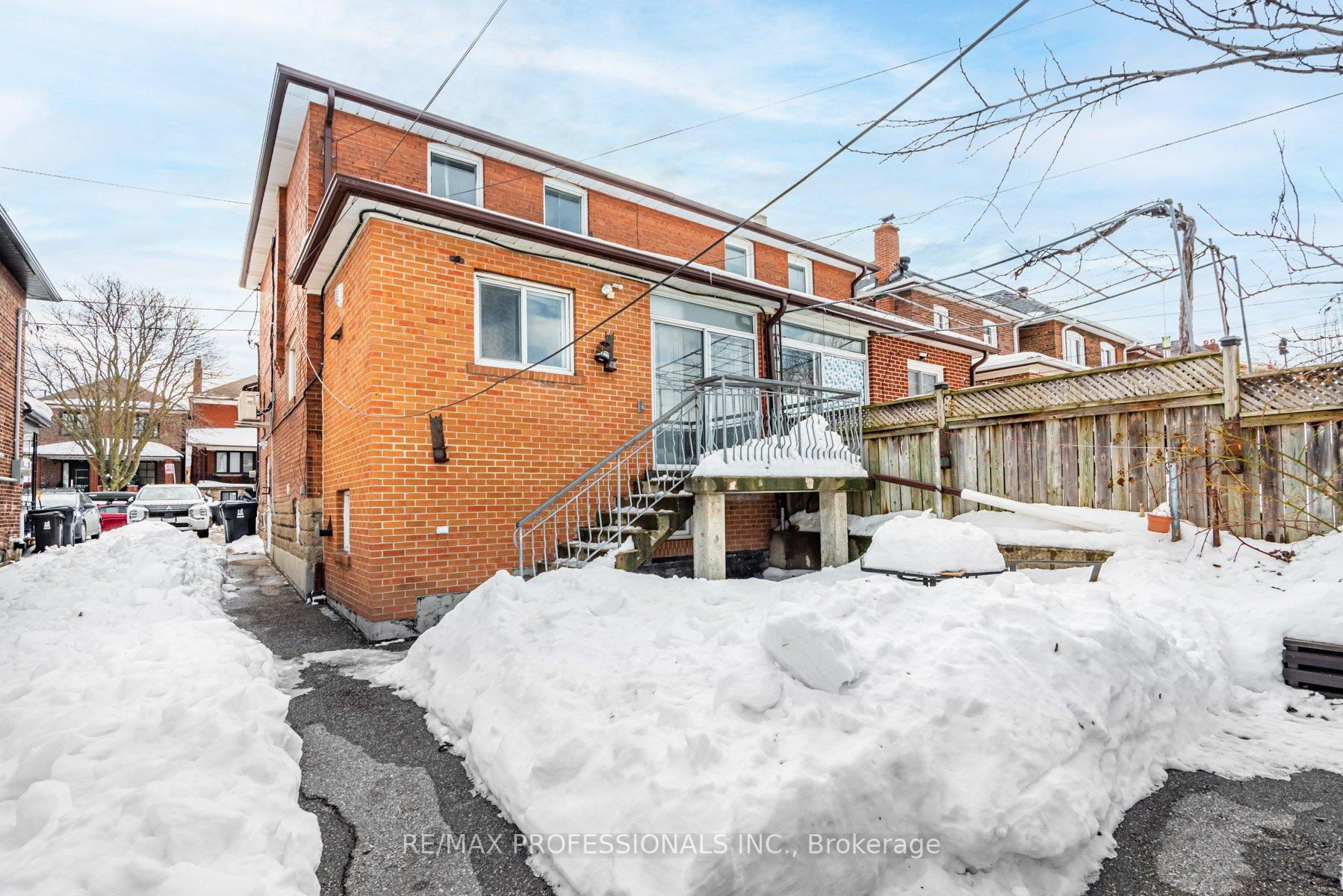 Photo 26 of 118 Holland Park Avenue, Toronto, Oakwood Village — HOMEH