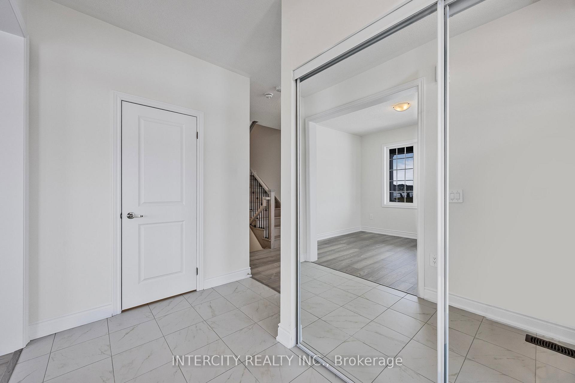 Photo 7 of 1 Avalon Drive, Wasaga Beach — HOMEH