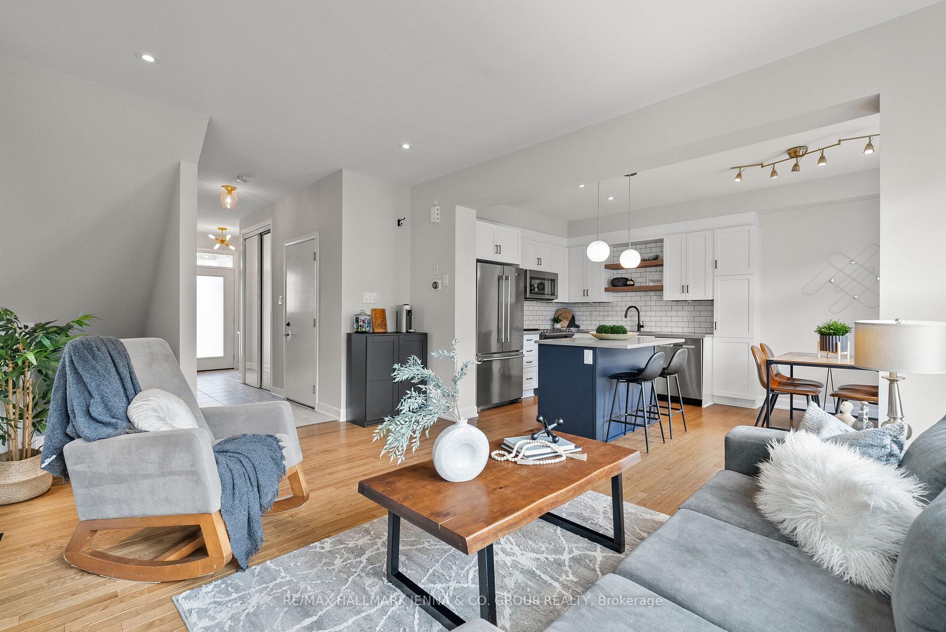 Photo 10 of 52 Hackamore Crescent, Ottawa, Goulbourn Twp From Franktown Rd/South To Rideau — HOMEH