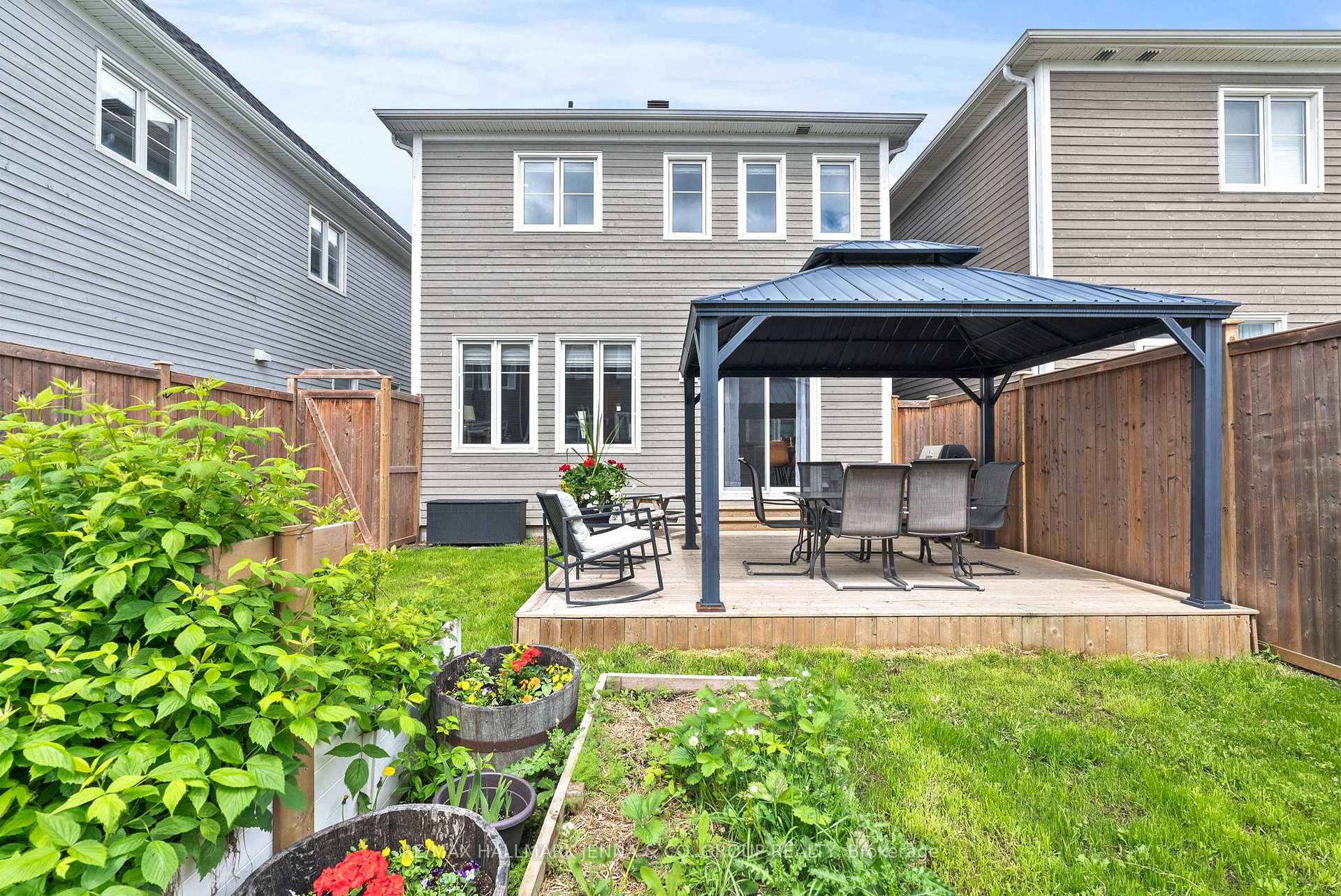 Photo 33 of 52 Hackamore Crescent, Ottawa, Goulbourn Twp From Franktown Rd/South To Rideau — HOMEH