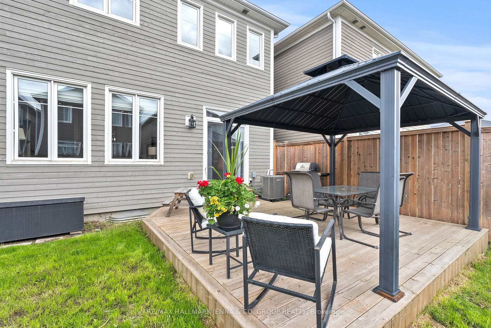 Photo 31 of 52 Hackamore Crescent, Ottawa, Goulbourn Twp From Franktown Rd/South To Rideau — HOMEH