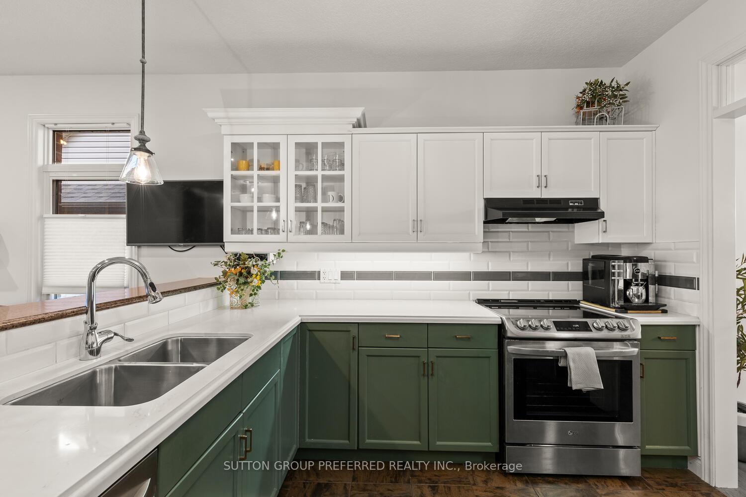 Photo 10 of 4 Pine Valley Drive, St. Thomas — HOMEH