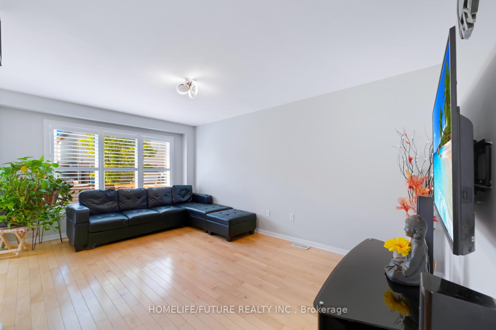Photo 8 of 1883 Liatris Drive, Pickering, Duffin Heights — HOMEH