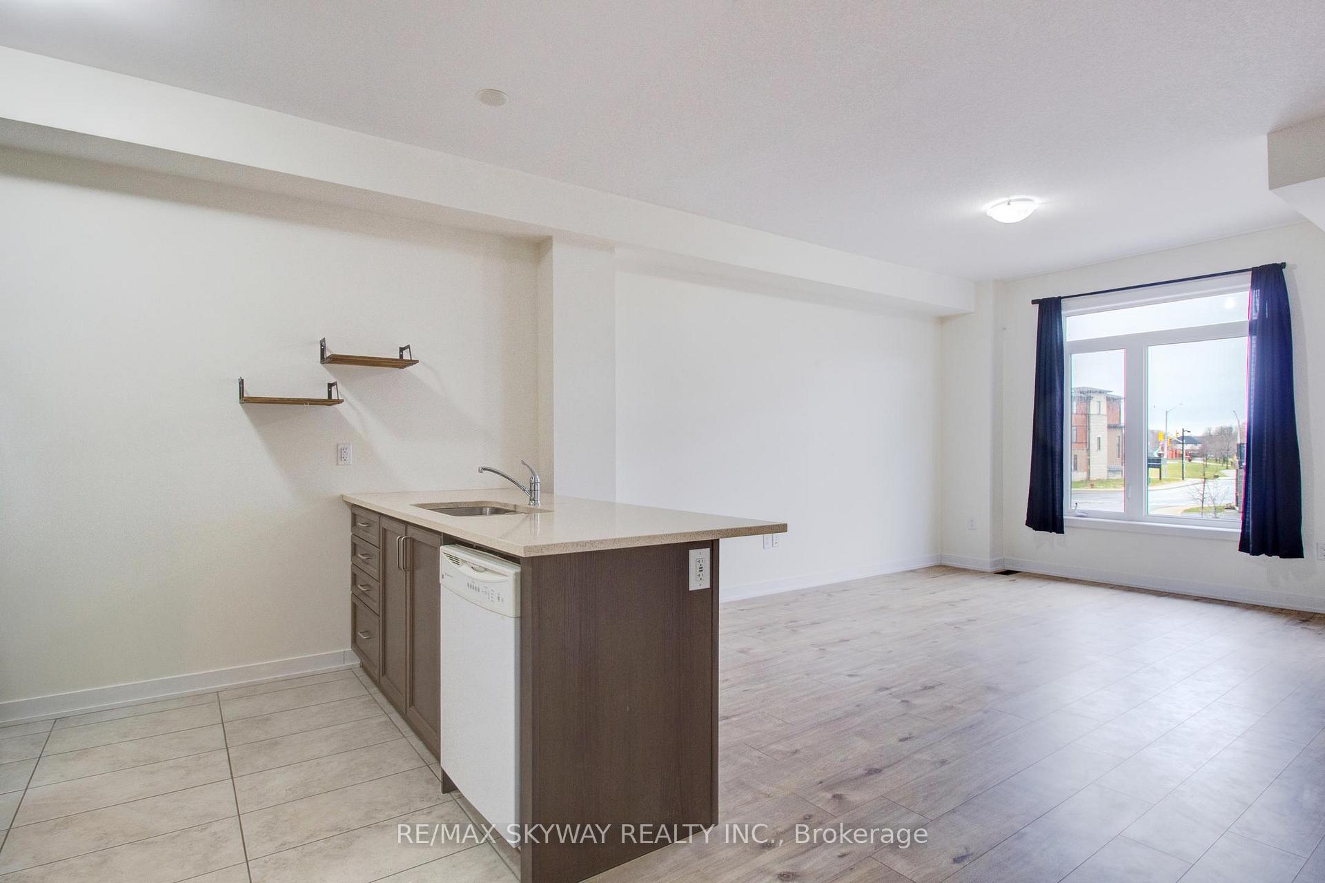 Photo 8 of Unit 80, 590 North Service Road, Hamilton, Lakeshore — HOMEH