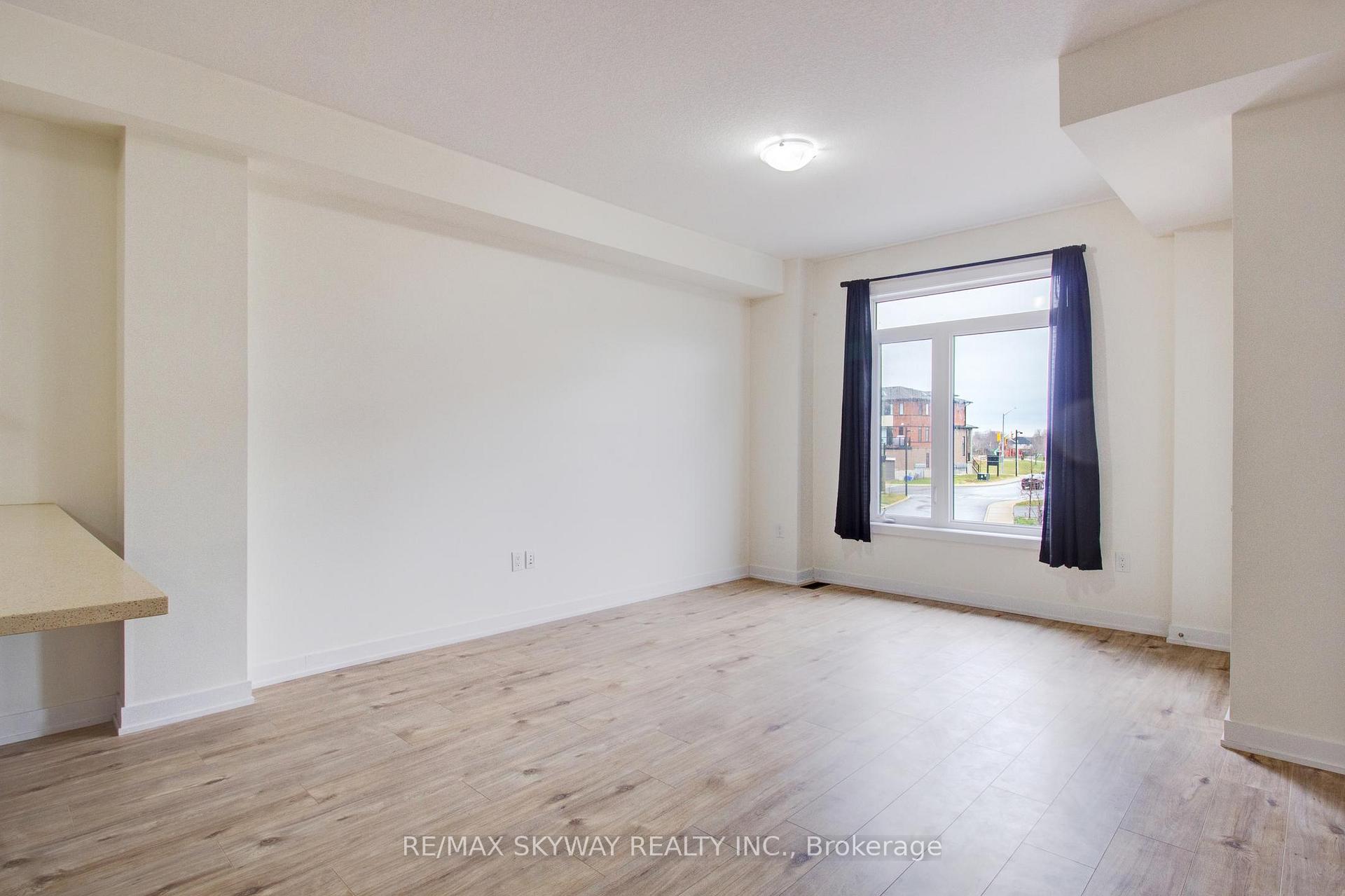 Photo 15 of Unit 80, 590 North Service Road, Hamilton, Lakeshore — HOMEH