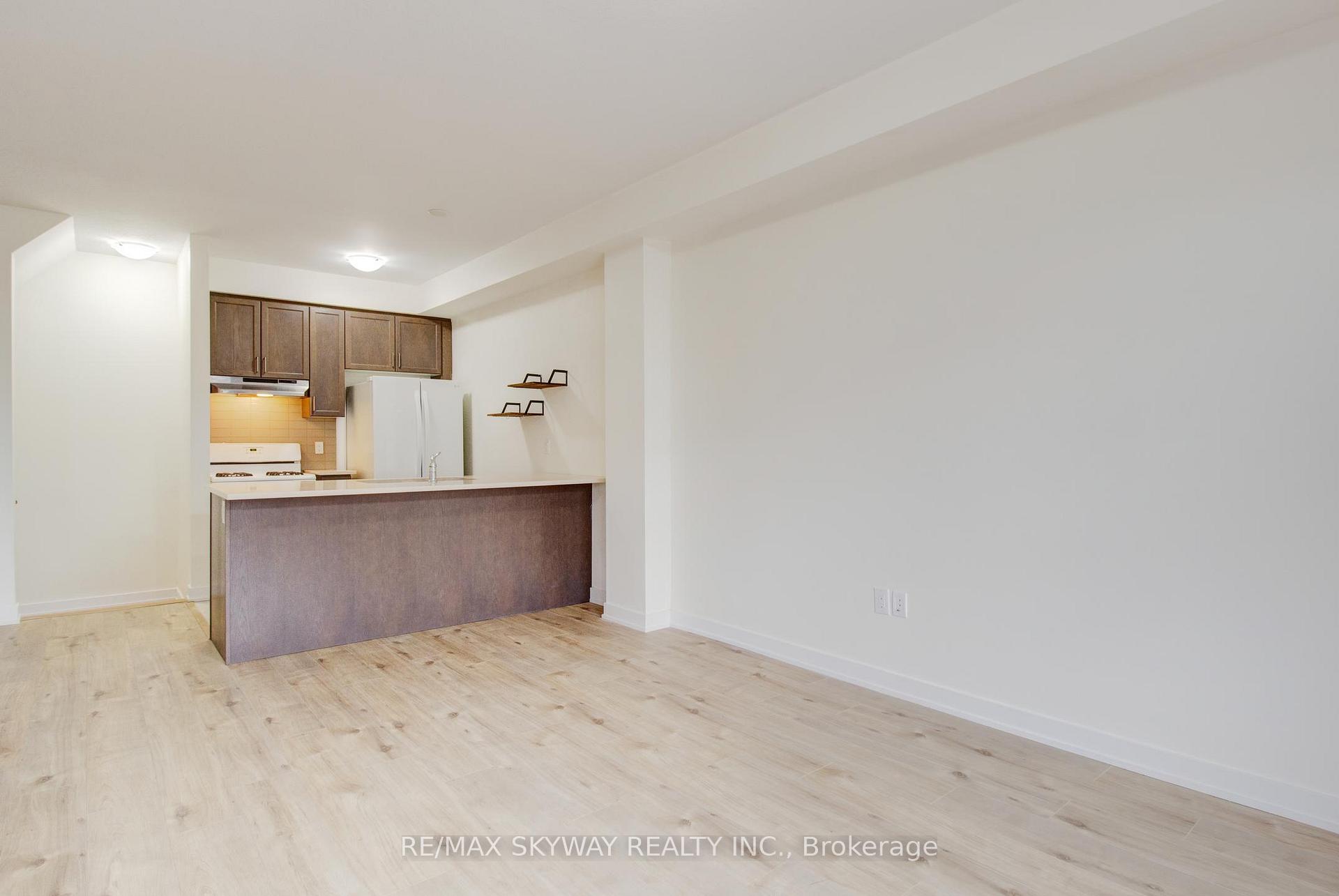 Photo 9 of Unit 80, 590 North Service Road, Hamilton, Lakeshore — HOMEH