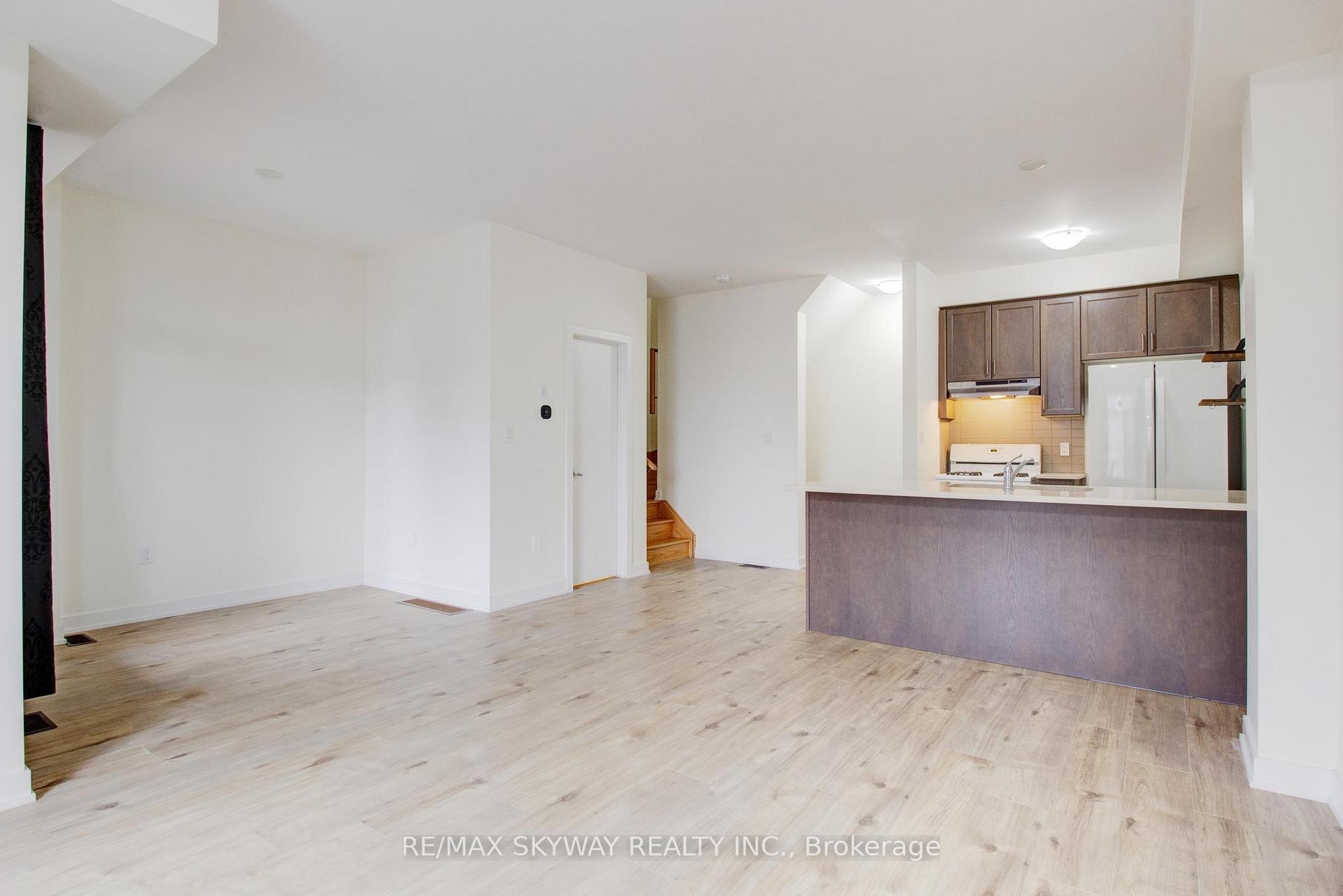 Photo 7 of Unit 80, 590 North Service Road, Hamilton, Lakeshore — HOMEH