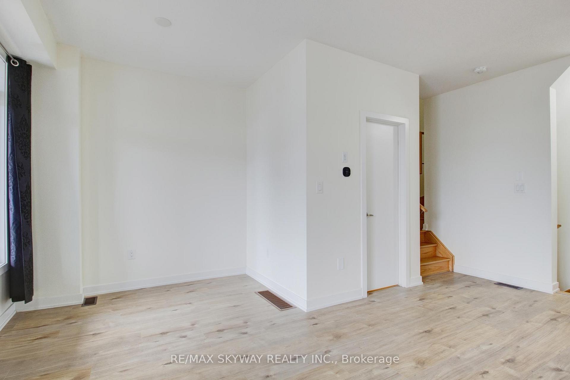 Photo 17 of Unit 80, 590 North Service Road, Hamilton, Lakeshore — HOMEH