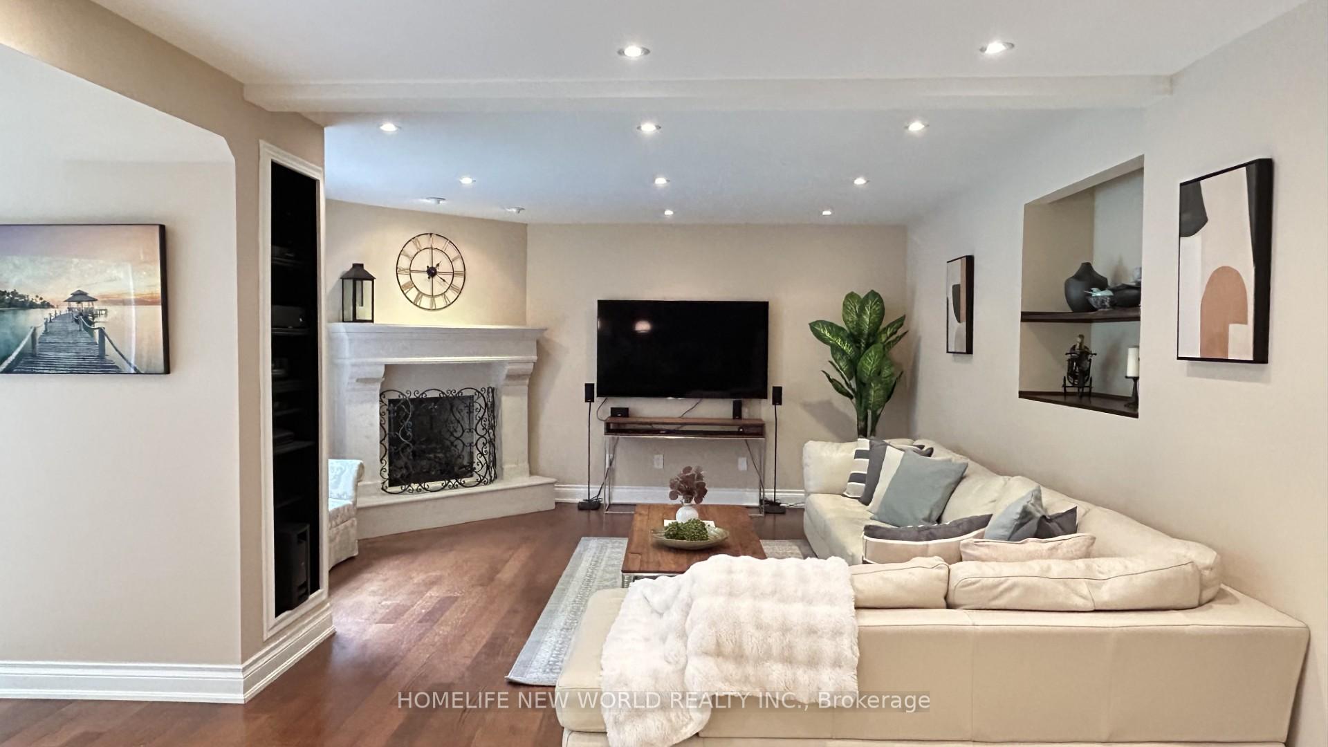 Photo 3 of 43 Lunau Lane, Markham, Aileen-Willowbrook — HOMEH