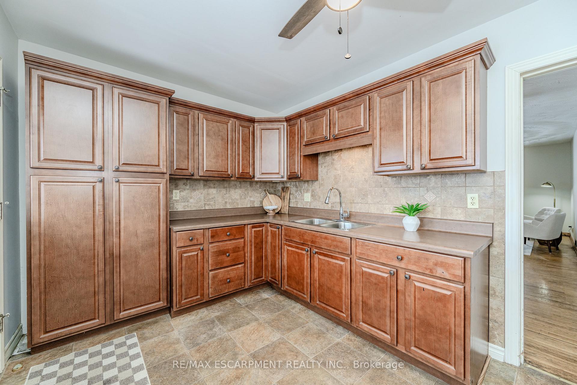 Photo 14 of 89 Belview Avenue, Hamilton, Crown Point — HOMEH