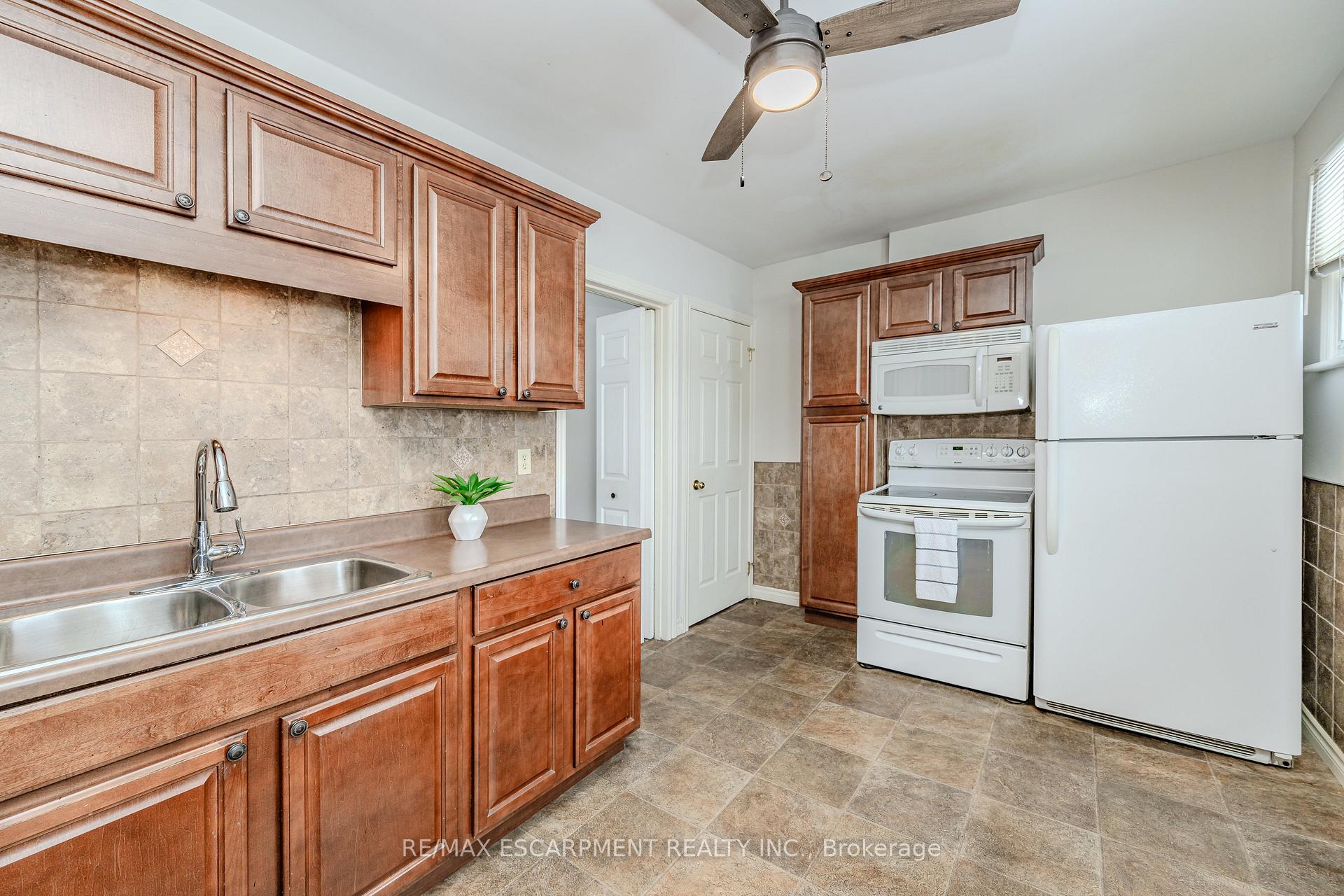 Photo 15 of 89 Belview Avenue, Hamilton, Crown Point — HOMEH