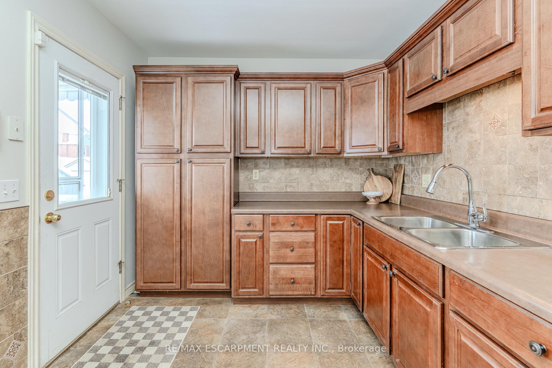 Photo 12 of 89 Belview Avenue, Hamilton, Crown Point — HOMEH