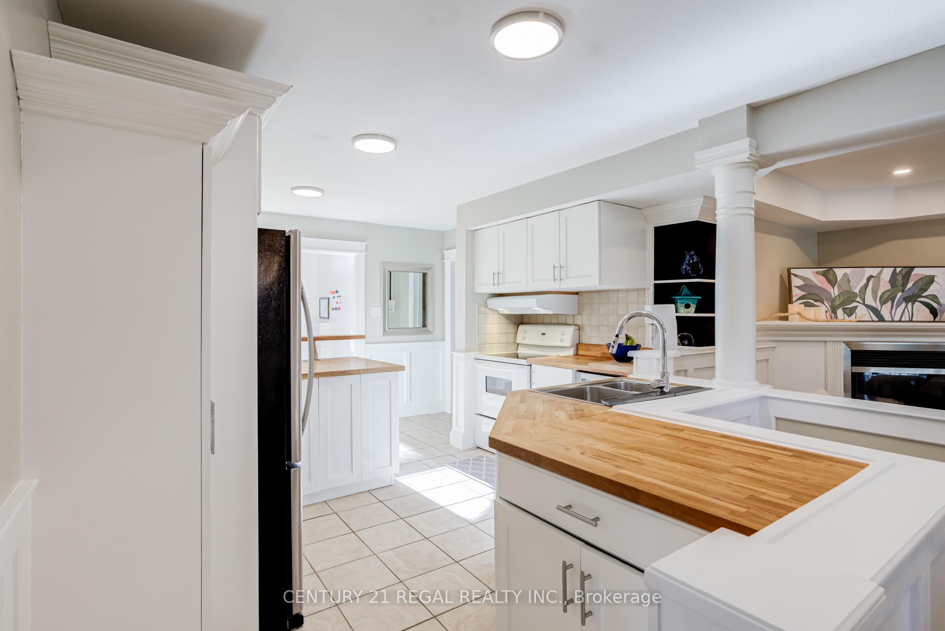 Photo 2 of 115 Sydenham Street, Hamilton, Dundas — HOMEH