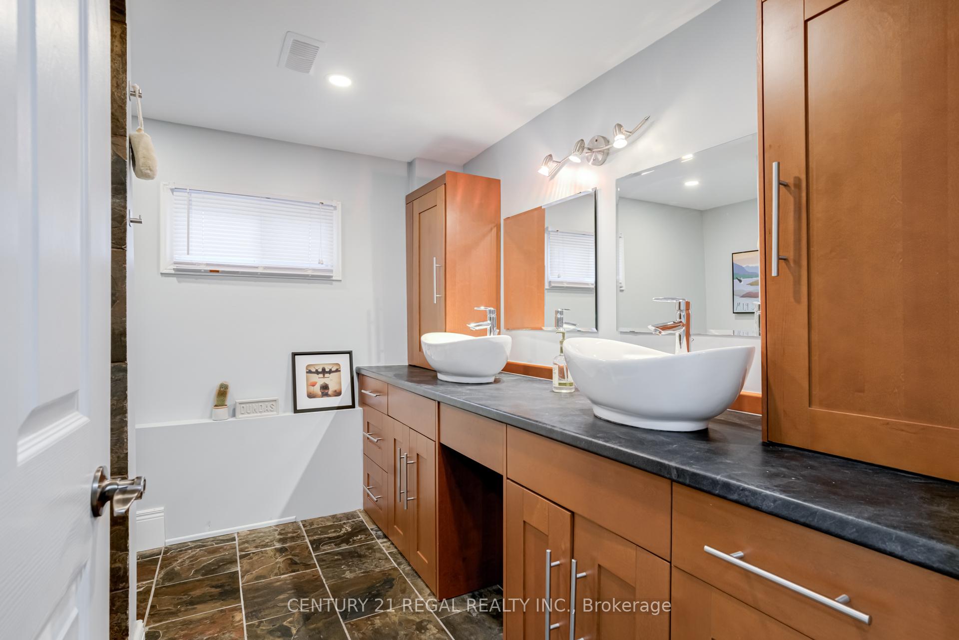 Photo 32 of 115 Sydenham Street, Hamilton, Dundas — HOMEH