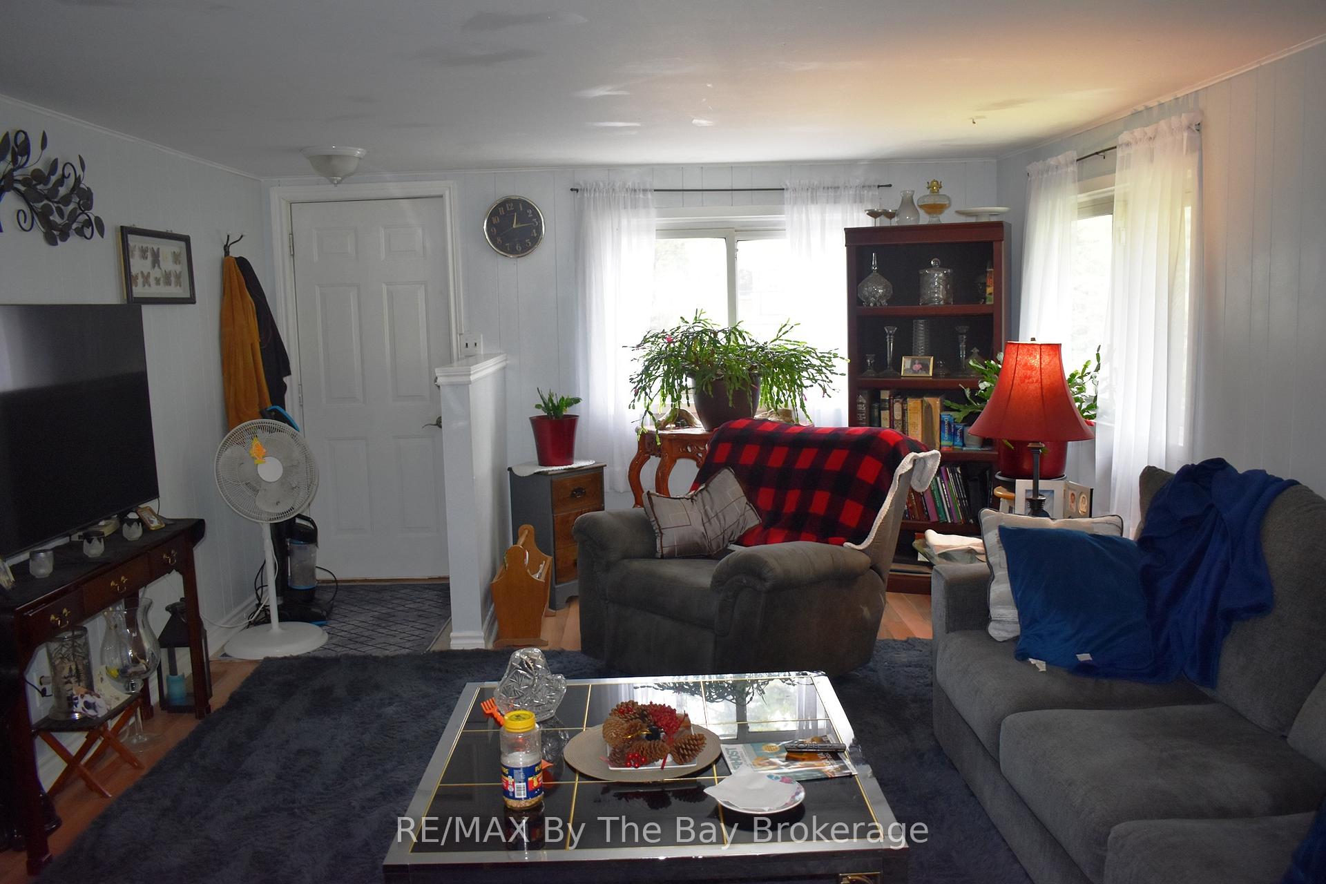 Photo 5 of 810 River Road E, Wasaga Beach — HOMEH